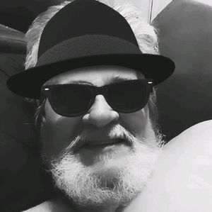 Meet your Posher, Thomas